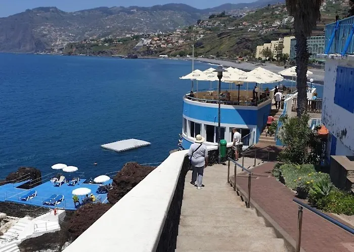 Sea Breeze Beach Penthouse - Praia Formosa Apartmán *