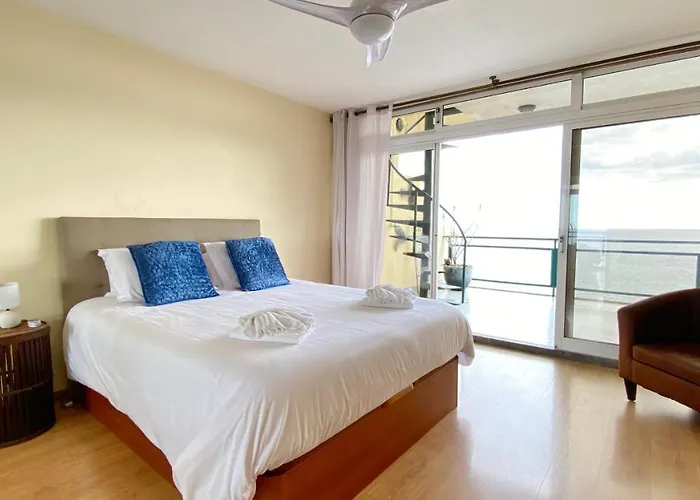 Sea Breeze Beach Penthouse - Praia Formosa Apartmán