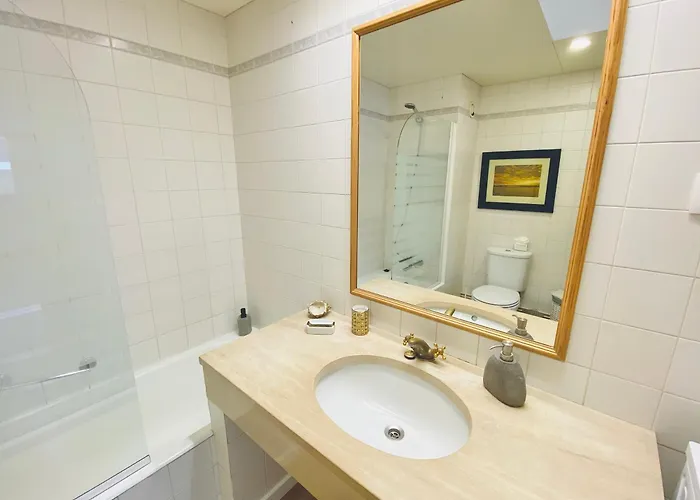 Sea Breeze Beach Penthouse - Praia Formosa פונשל